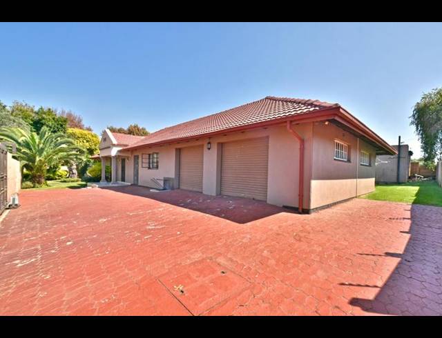 3 BEDROOM HOUSE FOR SALE IN ALBEMARLE